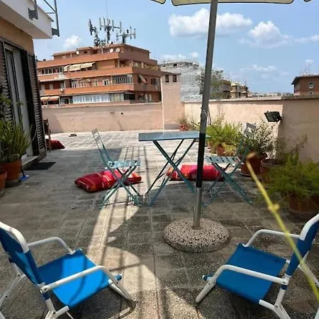 Con Ampio Terrazzo Apartment *