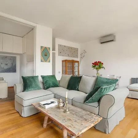 Trilussa Stylish Penthouse *