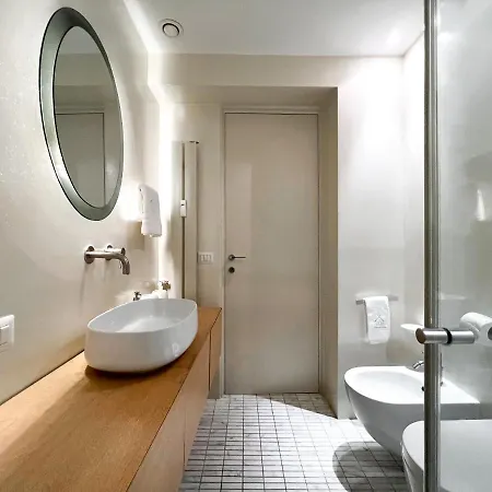 Luxury House & Secret Garden - Strategic Location, 100m To Metro B *