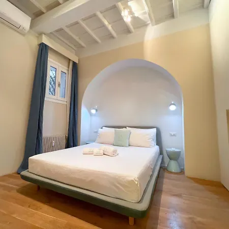 Luxury House & Secret Garden - Strategic Location, 100m To Metro B
