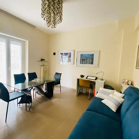 Comfy In Near Metro Apartment