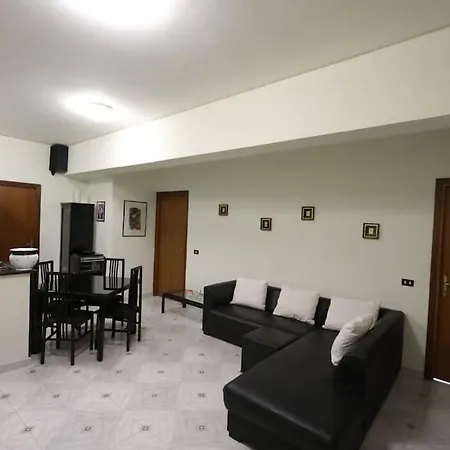 Apartment Pochi Passi Da San Pietro Metro A Cipro