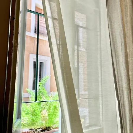 Glory House Navona Square