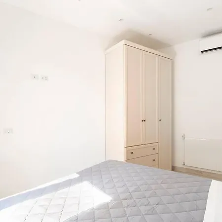 Apartament First Floor