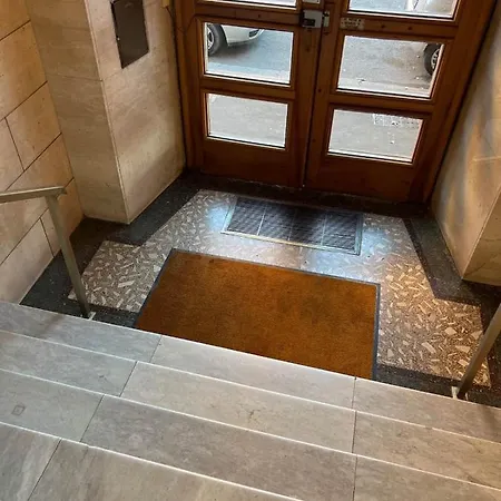 Lovely Art 2 Bedroom Flat Next To Metro Station Lodi Appartamento
