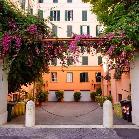 Apartment Trastevere House-suite Elegante Nel Centro Storico Rome