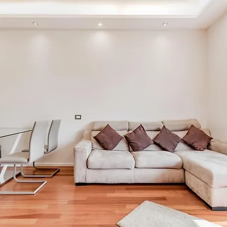 Luxury Front Of Cavalieri Hilton Apartment *