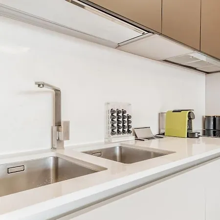 Luxury Front Of Cavalieri Hilton Apartment *