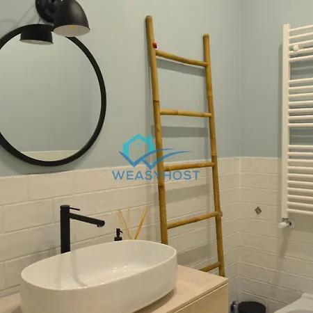 Renovated & Bright Tuscolanaflat Appartement