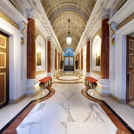 Exe International Palace Hotel