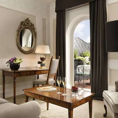 Splendide Royal - The Leading Of The World