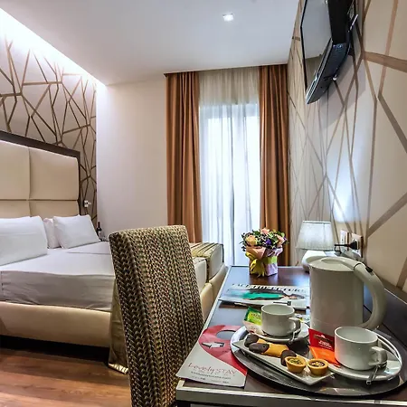 Catone District Hotel 3*