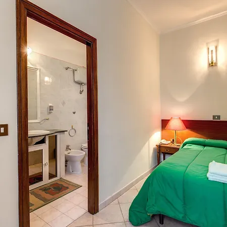 Cambridge Hotel 3*