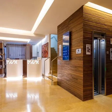 Hilton Garden Claridge Hotel