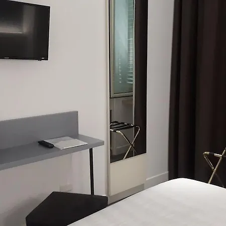 Crosti Hotel 3*