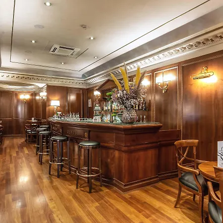 河流皇宫酒店 酒店