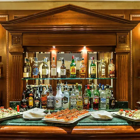 河流皇宫酒店 4*