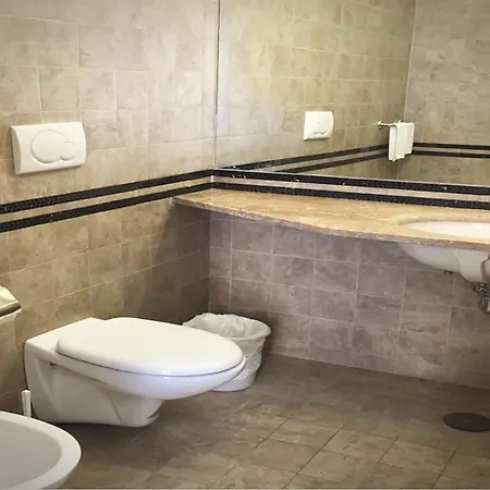 Champagne Palace מלון