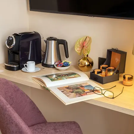9hotel Cesari Hotel 4*