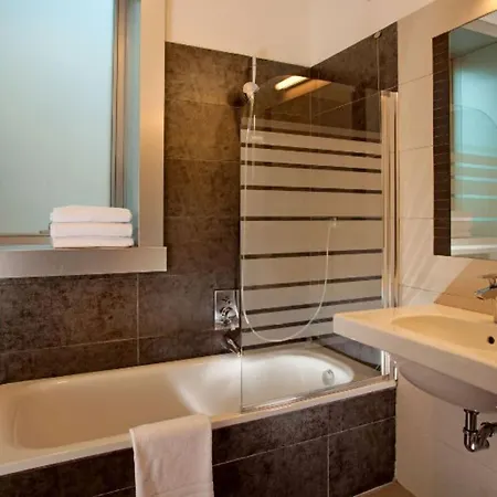 Hotel Artis 4*