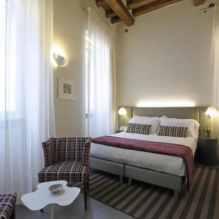 Отель Trevi Palace Luxury