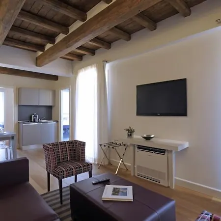 Отель Trevi Palace Luxury Рим