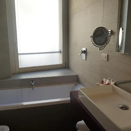 Trevi Palace Luxury מלון 4*