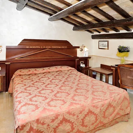Hotel Pantheon 4*