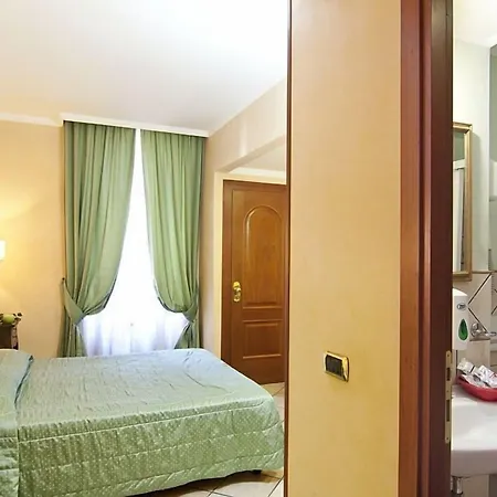 Montreal Hotel 3*
