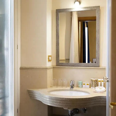 Ih Piazza Di Spagna View - Luxury 3*