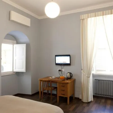 Hotel Santi Quattro Al Colosseo *