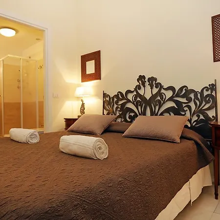 La Maison Del Corso Guest house 2*