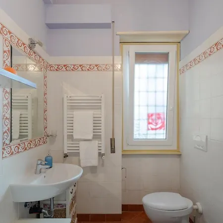 House Of Colours In Marconi, Apartment Rome