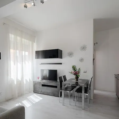 Per 4, Metro C Alessandrino, Wi-fi, A/c Apartment *