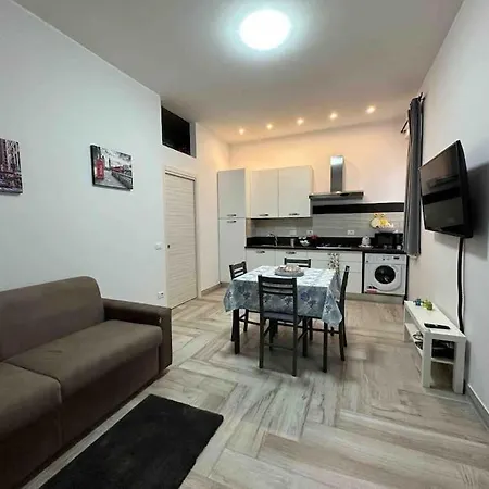 Apartament Family Flat Near Metro A Rzym