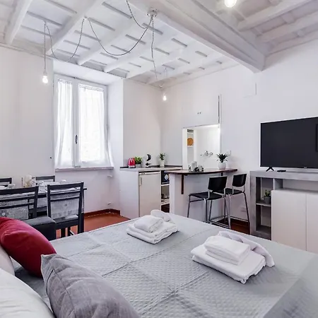 Apartment Pigna Rome