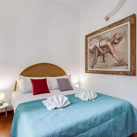 Apartment Pigna Rome