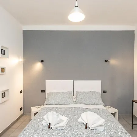 Paruta By In Apartment *
