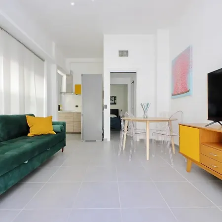 Piramide Charming Apartment *