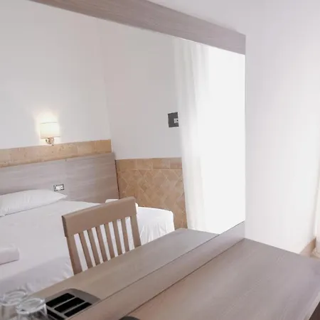 Hotel Alex Square 3*