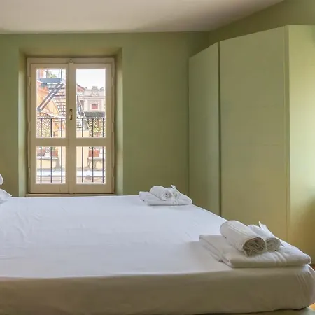 Piazza Venezia Charming & Bright Apartment *