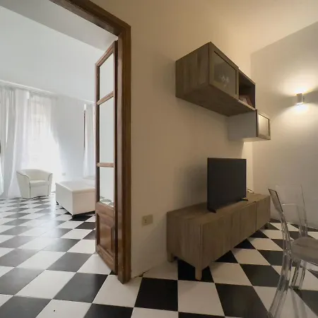 Apartment Domus Sant'elena 2 Rome