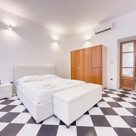 Apartment Domus Sant'elena 2 Rome