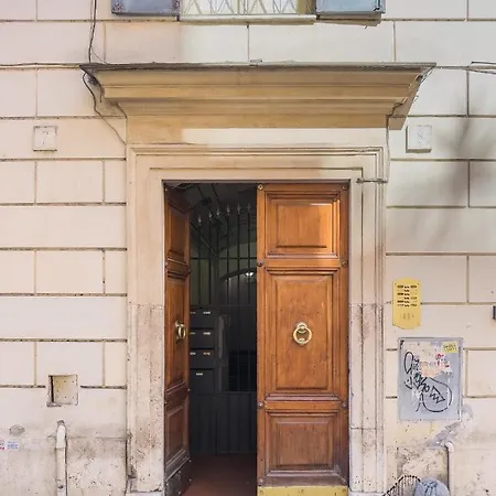 Domus Sant'elena 2 * Rome