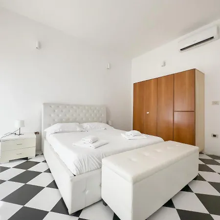 Apartment Domus Sant'elena 2 *