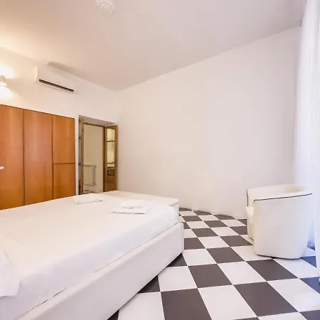 Domus Sant'elena 2 *