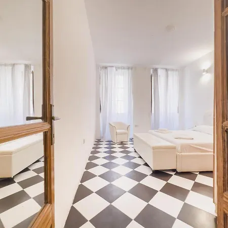 Domus Sant'elena 2 * Rome