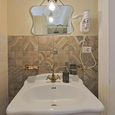 Art House Suites56 Via Del Babuino 56 Roma