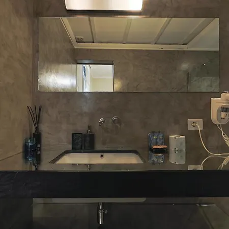 Art House Suites56 Via Del Babuino 56 Roma