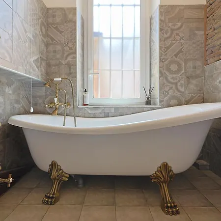 Art House Suites56 Via Del Babuino 56 * Roma